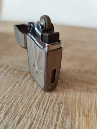 Zippo BLU High Polish Chrome Accendino a Gas