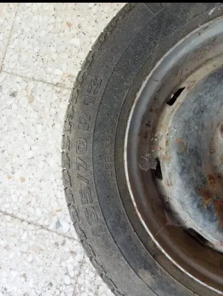 4 Llantas + 1 Rueda de Repuesto