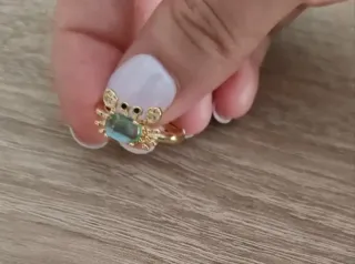 Anello a forma di granchio con pietra blu