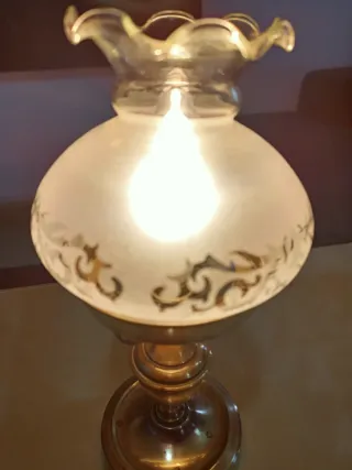 Lámpara Victoriana de Latón y Cristal Esmerilado