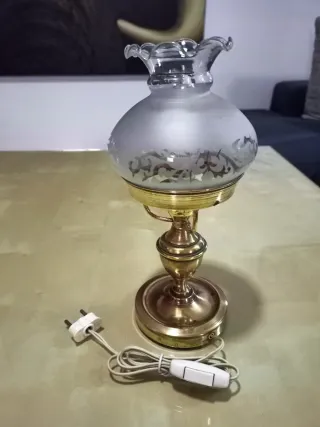 Lámpara Victoriana de Latón y Cristal Esmerilado