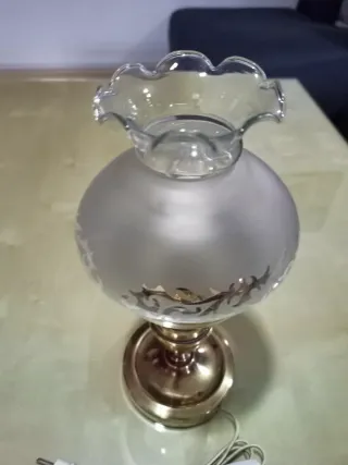 Lámpara Victoriana de Latón y Cristal Esmerilado