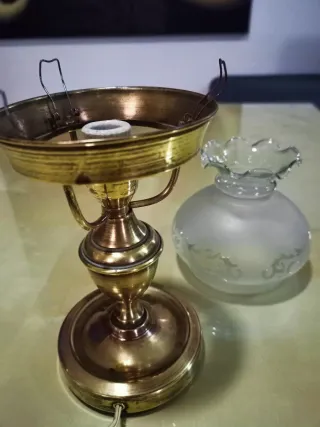 Lámpara Victoriana de Latón y Cristal Esmerilado