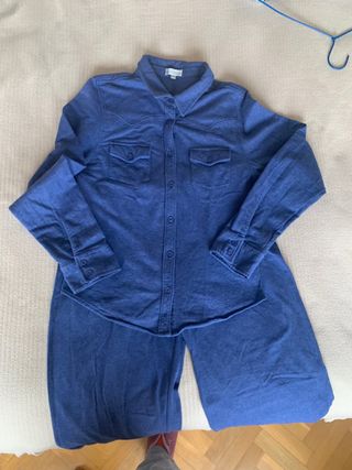 Conjunto mujer estilo vaquero de camisa y pantalón