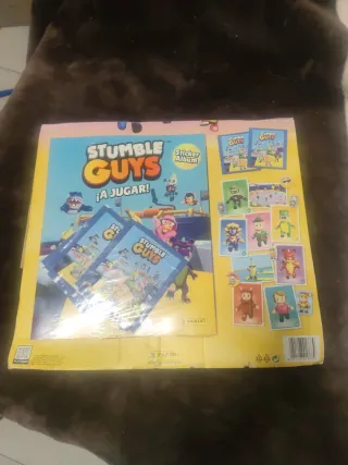 Álbum de Stumble Guys con pegatinas