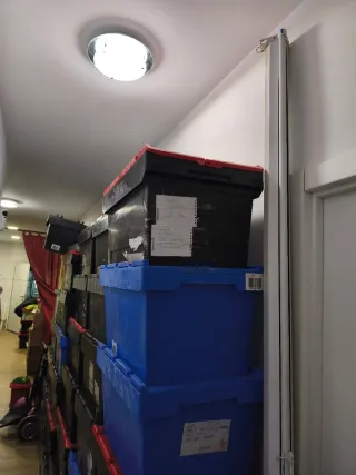 Proyector Ricoh con pantalla 3x3