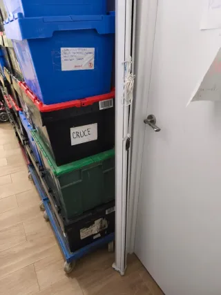 Proyector Ricoh con pantalla 3x3