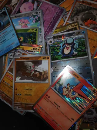 Lote de 50 Cartas Pokémon Reverse y Holo Original