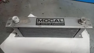 Radiador de aceite Mocal.