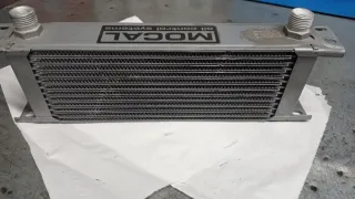 Radiador de aceite Mocal.