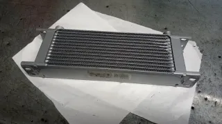 Radiador de aceite Mocal.