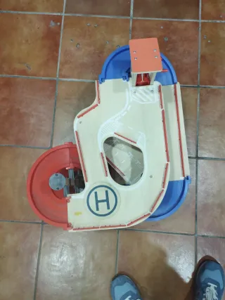 Parking Coches Madera y Plástico