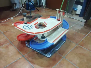 Parking Coches Madera y Plástico