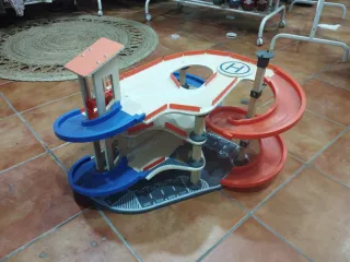 Parking Coches Madera y Plástico