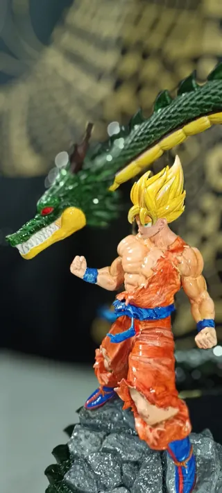 Goku con Dragón Shenron Figura