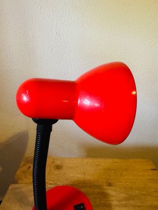 Lámpara de escritorio vintage roja