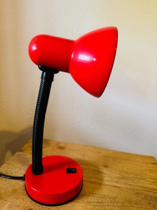 Lámpara de escritorio vintage roja