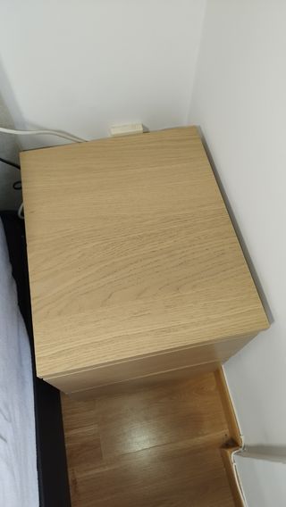 Dos mesitas de noche color madera ikea