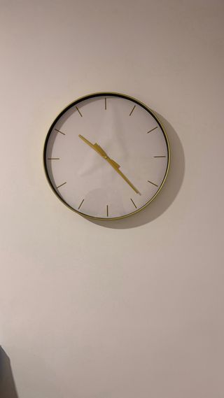 Reloj Pared Dorado + Puff Borrego