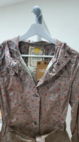 CHUBASQUERO FLORES PULL BEAR T-M ESTRENAR-ENVIO