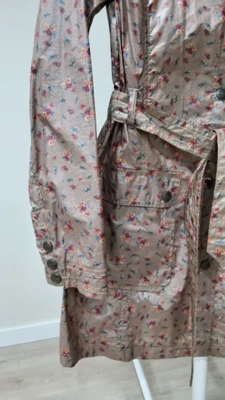 CHUBASQUERO FLORES PULL BEAR T-M ESTRENAR-ENVIO