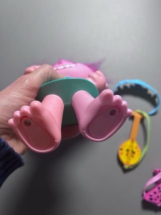 Muñeco musical Poppy Trolls, guitarra y accesorios