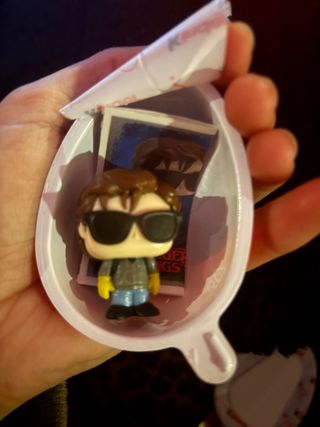 Figura Steve Kinder Joy Funko Pop Stranger Things
