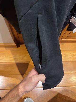 Chaqueta Under Armour Negra con Capucha