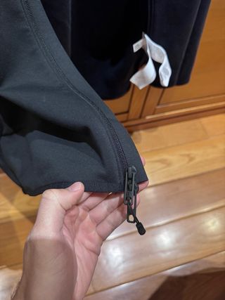 Chaqueta Under Armour Negra con Capucha