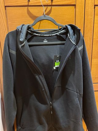 Chaqueta Under Armour Negra con Capucha