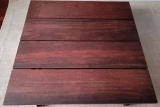 Mesa de centro de madera oscura