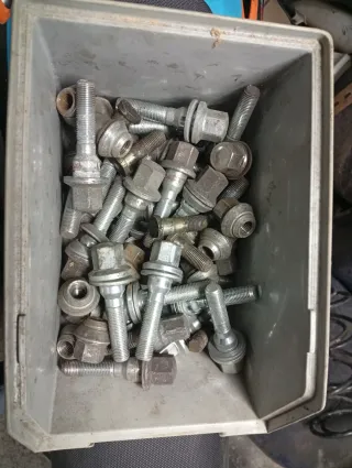 Tornillos de Rueda Varios Citroen, Peugeot.