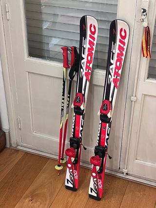 Esquís Atomic Race 100cm con bastones Leki