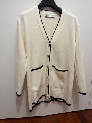 Cardigan Zara bianco con profili neri