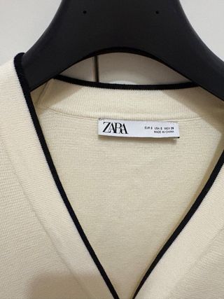 Cardigan Zara bianco con profili neri