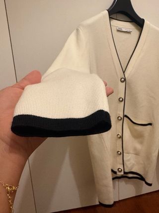 Cardigan Zara bianco con profili neri