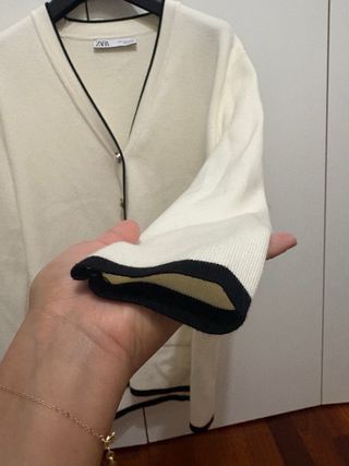 Cardigan Zara bianco con profili neri