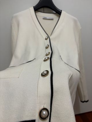 Cardigan Zara bianco con profili neri