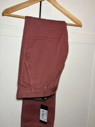 Pantalón chino Quiksilver color coral