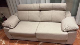 Sofá de tela beige