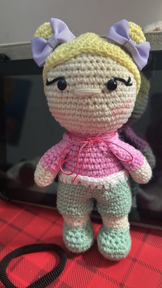 Muñeca con moño amigurumis