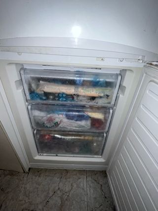 Nevera blanca poco usada