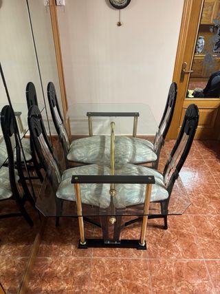 Mesa de salón grande de cristal y metal dorado