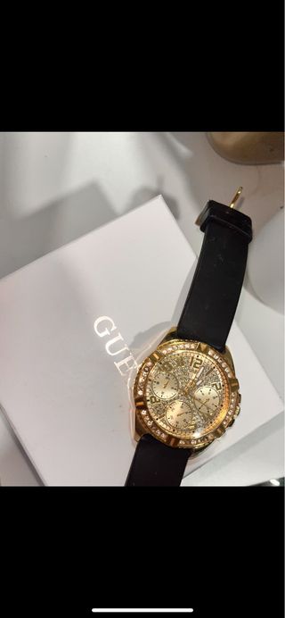 Reloj Guess Dorado y Negro con Cristales