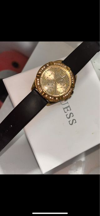 Reloj Guess Dorado y Negro con Cristales
