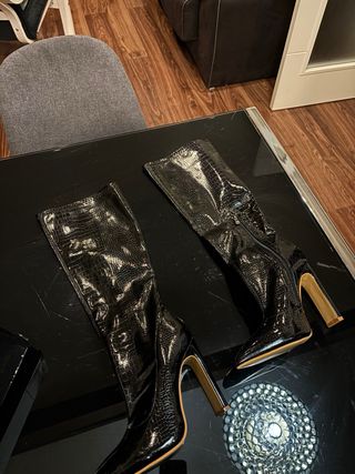Botas altas efecto piel de serpiente