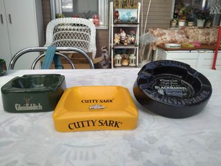 Ceniceros Glenfiddich, Cutty Sark y Blackbarrel