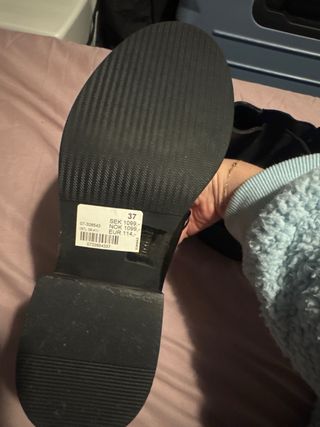 Botines negros con tachuelas