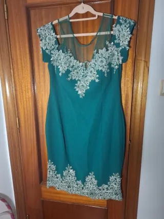 Vestido verde pedrería T18