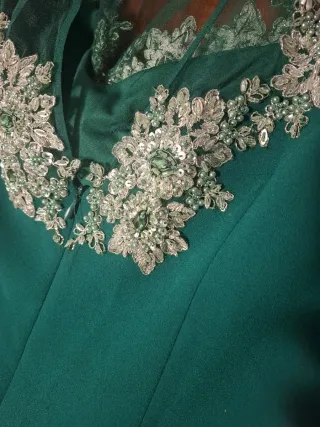 Vestido verde pedrería T18